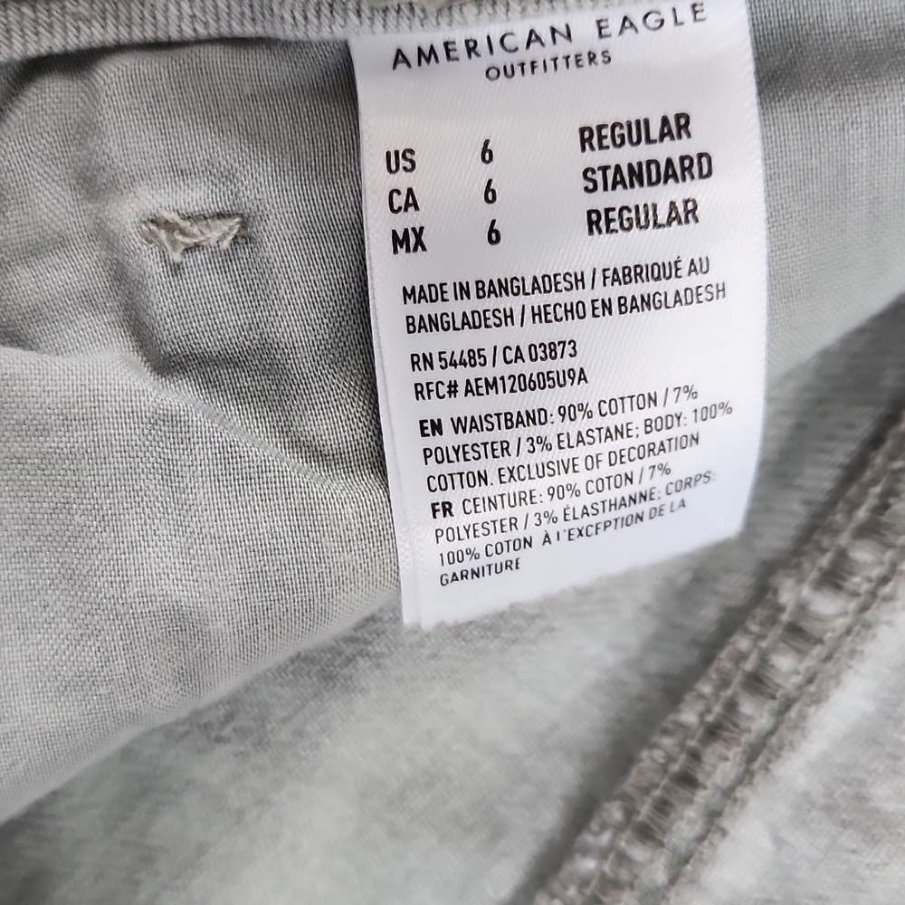 AEO Mom Straight Jeans, Size 6 Regular - Picture 3 of 8